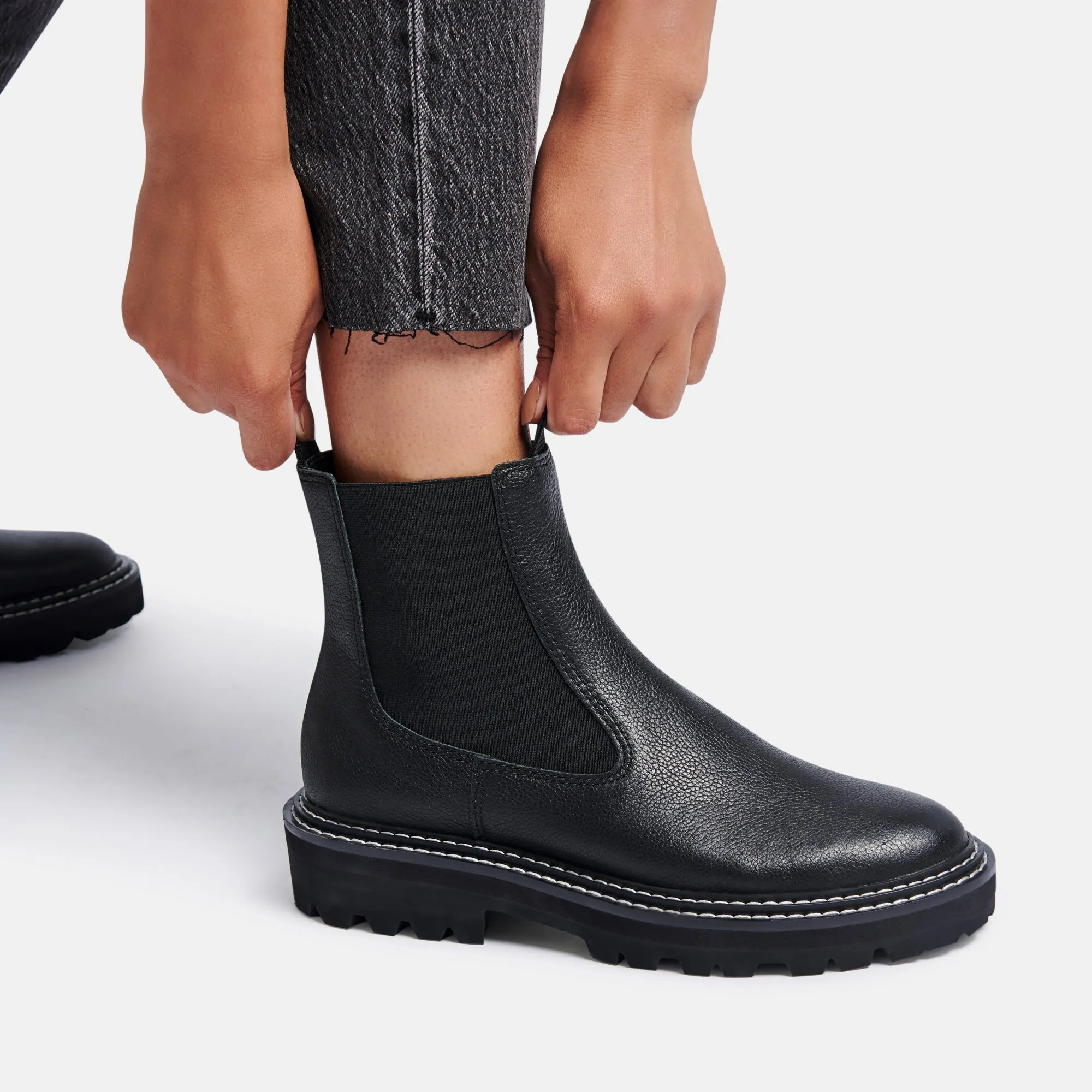 MOANA BOOTS BLACK LEATHER re:vita